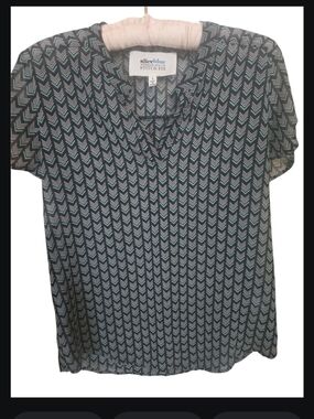 Alice Blue Short Sleeve Chevron Print Top in Navy/White/Green Sz S